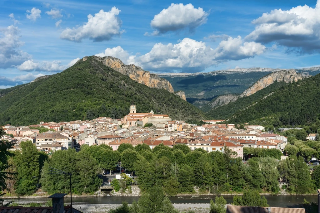 processed/Digne_les_bains_vue_est_af3f9a5304-resized.webp